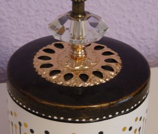 Bombonera cerámica tapa metal dorada