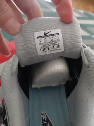 Zapatillas Nike P-6000 grises y blancas