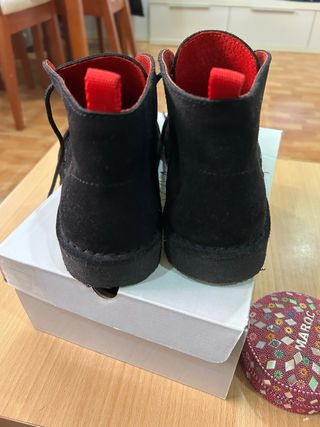 Zapatos todo piel negras talla 39 tan apenas uso