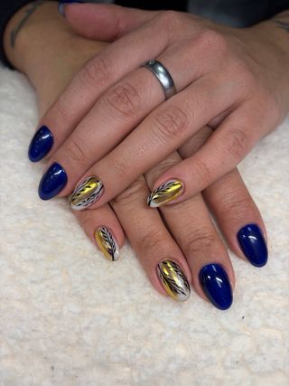 Busco colaboradora autónoma especialista en UÑAS