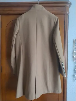 Abrigo Tintoretto Beige Cremallera Asimétrica