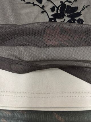 Falda de tul bordada floral