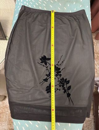 Falda de tul bordada floral