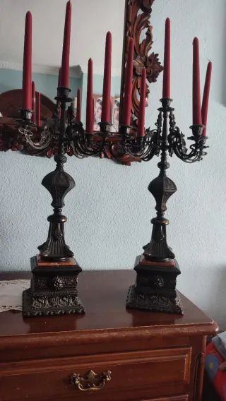 Candelabro de metal Dorado y reloj a conjunto