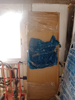 Puerta madera y melamina interior/exterior nuevas