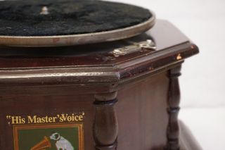 Gramófono His Master's Voice Octogonal Madera