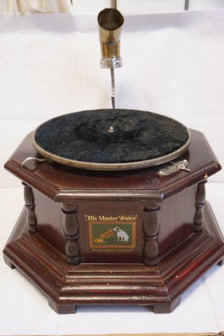 Gramófono His Master's Voice Octogonal Madera