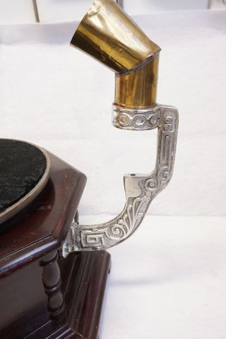 Gramófono His Master's Voice Octogonal Madera