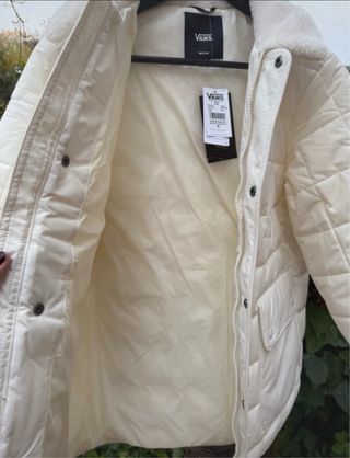 Abrigo Vans blanco acolchado
