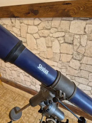 Telescopio skylux azul con trípode