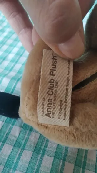 Peluche perro marrón y negro