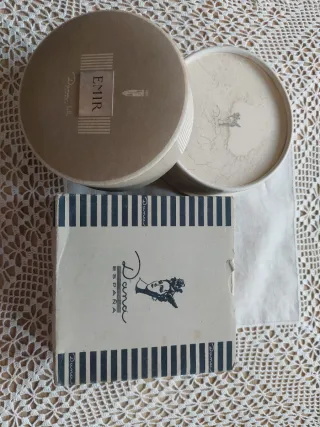 Antigua caja de polvos Dama Emir