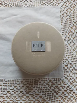 Antigua caja de polvos Dama Emir