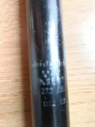 Tija de sillín de bicicleta negra