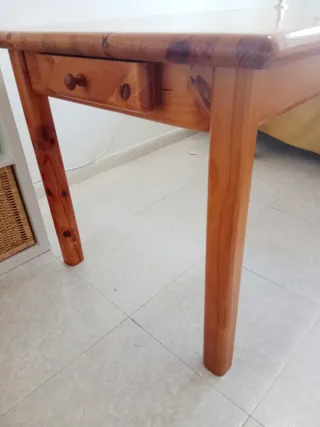 Mesa de comedor rústica de madera
