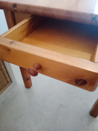 Mesa de comedor rústica de madera