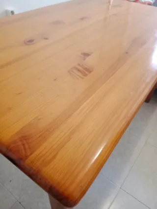 Mesa de comedor rústica de madera