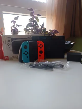 Nintendo Switch OLED + Funda + Factura