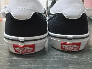 Zapatillas Vans Negras y Blancas