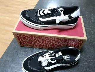 Zapatillas Vans Negras y Blancas