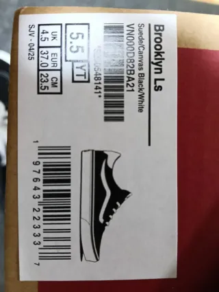 Zapatillas Vans Negras y Blancas