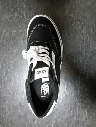 Zapatillas Vans Negras y Blancas