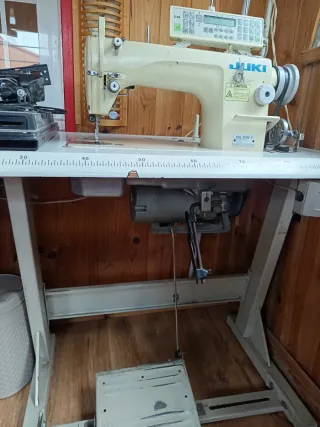 Máquina de coser industrial JUKI y Owerlok Brother