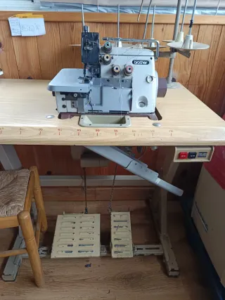 Máquina de coser industrial JUKI y Owerlok Brother