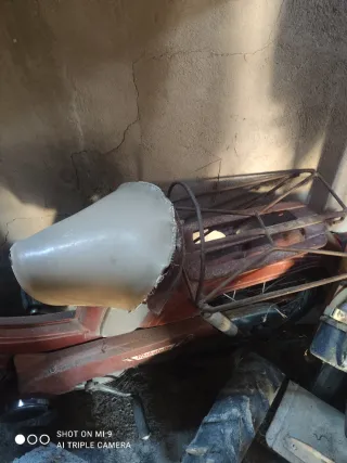 Mobylette antigua sin papeles