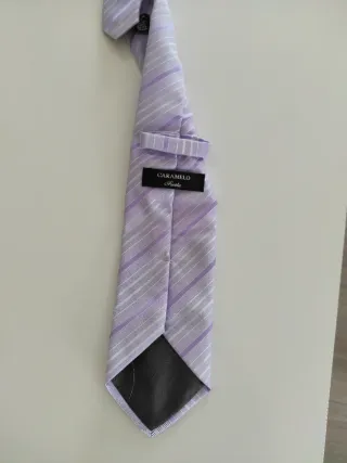 Corbata de seda púrpura