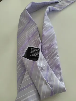 Corbata de seda púrpura