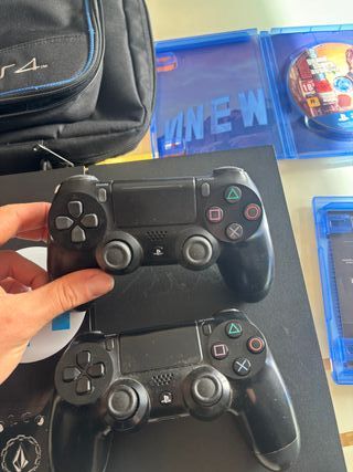 PS4 (PlayStation 4) Negra + Juegos + Funda