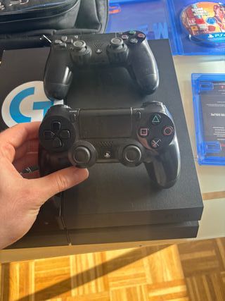 PS4 (PlayStation 4) Negra + Juegos + Funda
