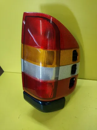 PILOTO TRASERO DERECHO OPEL FRONTERA B