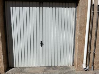 Puerta de garaje basculante sin marco