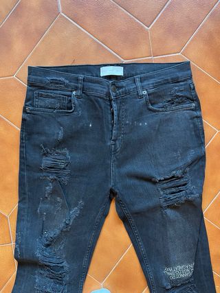 Zara Skinny Jeans Negros Desgastados