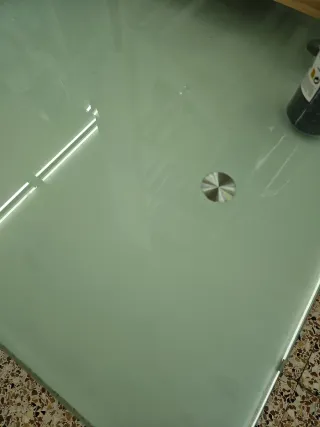 Mesa de cristal y metal