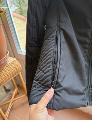 Chaqueta impermeable MNG negra