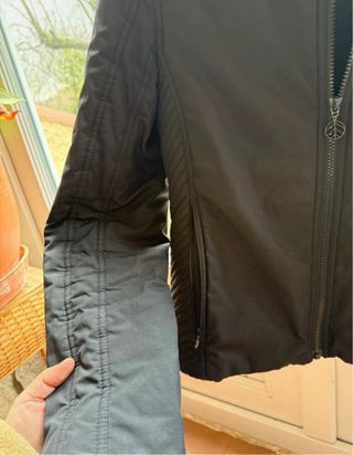 Chaqueta impermeable MNG negra