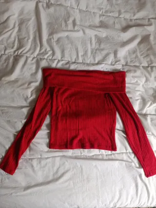 Jersey Stradivarius hombro descubierto rojo