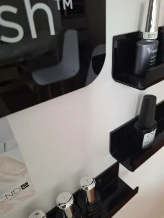 Estantería de pared color negro 30 cm de longitud