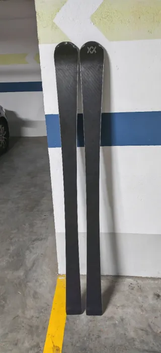 Esquís nuevos Volkl Flair sin Fijaciones