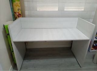 Escritorio grande de madera blanco