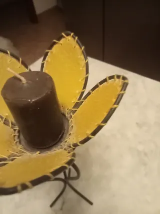 Portacandele in metallo giallo