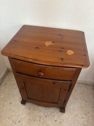Mesita de noche de madera