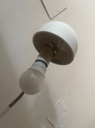 Lámpara de mesa blanca