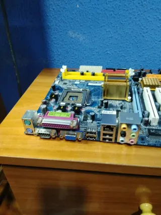 Placa Base Gigabyte GA-945GCMX-52
