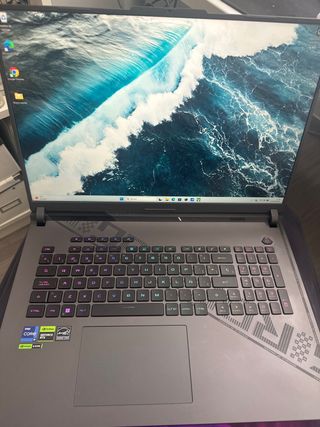 Portátil ASUS ROG Strix G18 G814JI-N6004 Negro