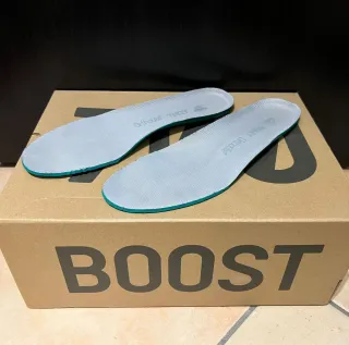 Adidas Yeezy Boost 700 Inertia EU 43