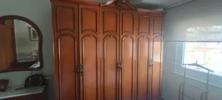 Conjunto dormitorio: armario, cómoda, mesilla